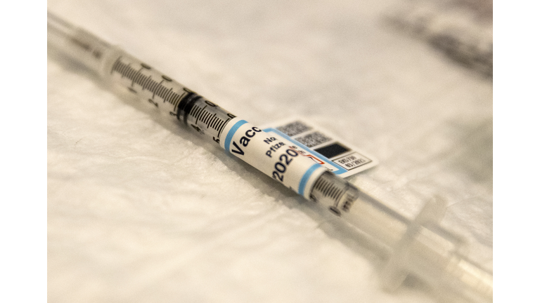 Ronald Reagan UCLA MedicalCenter Administers Its First Covid Vaccines To Hospital Staff