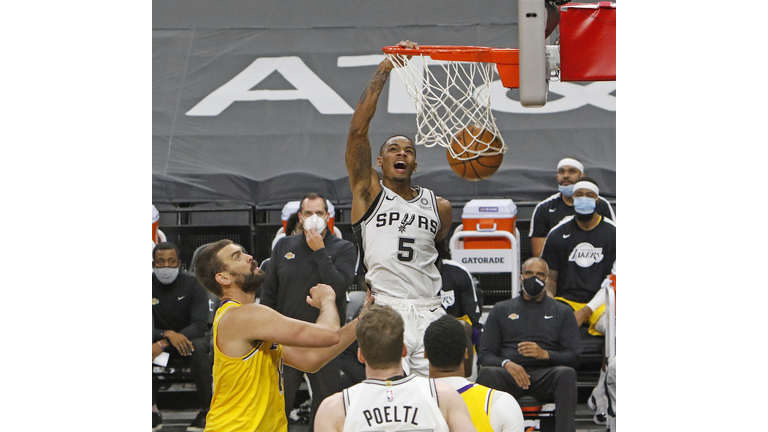 Los Angeles v San Antonio Spurs