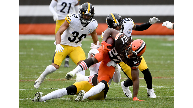 Pittsburgh Steelers v Cleveland Browns