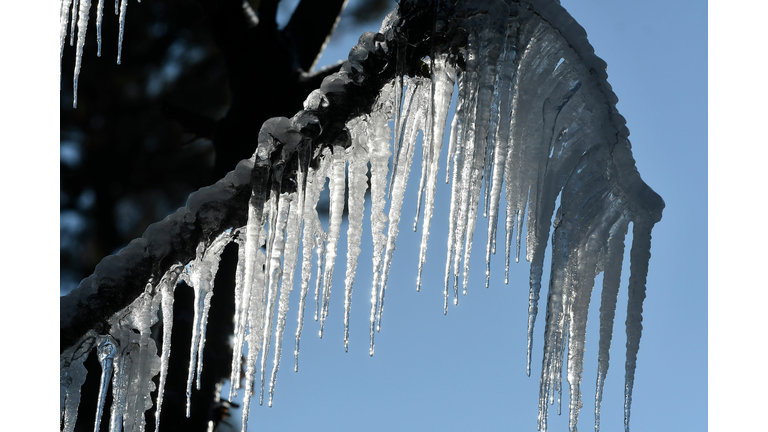 INDIA-KASHMIR-WEATHER-PEOPLE