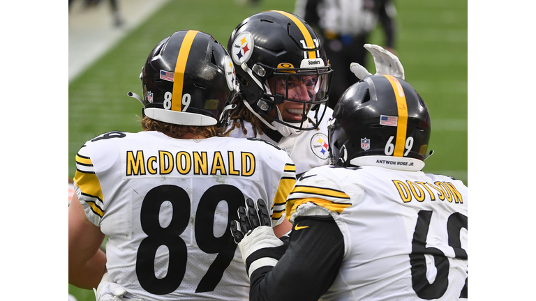 Pittsburgh Steelers v Cleveland Browns