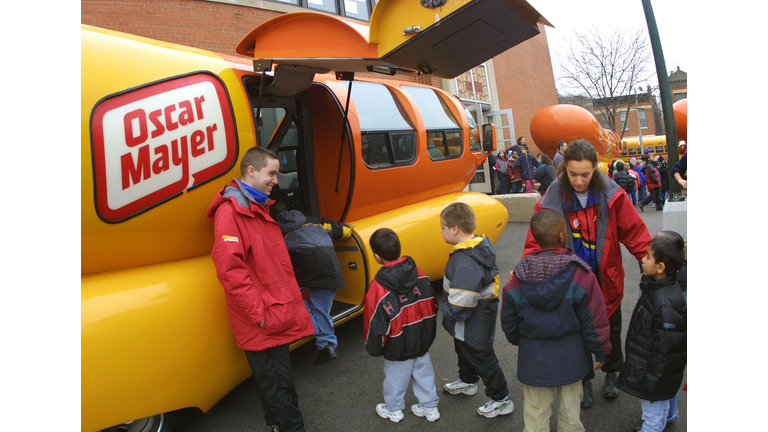 Oscar Mayer Wieners Vist Chicago school