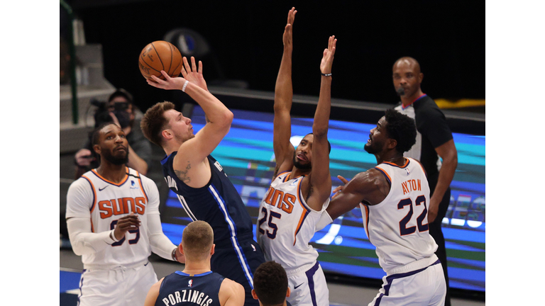 Phoenix Suns v Dallas Mavericks