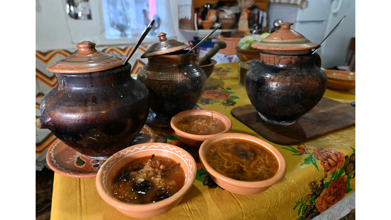 UKRAINE-FOOD-CULTURE-BORSCHT