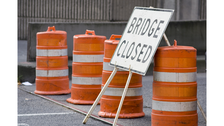 Bridged closed sign