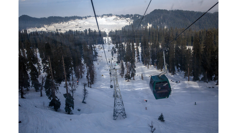 Local Tourists Visit Gulmarg And Pahalgam