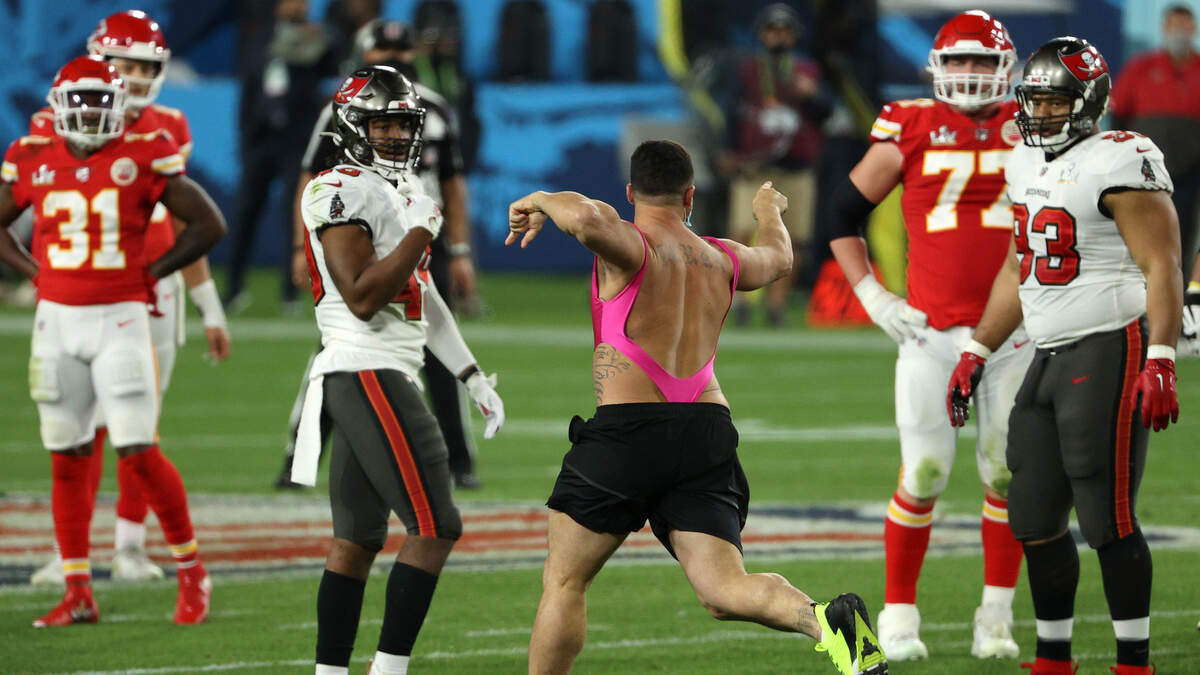 Super Bowl streaker 'won $374,000 From Betting On Himself'