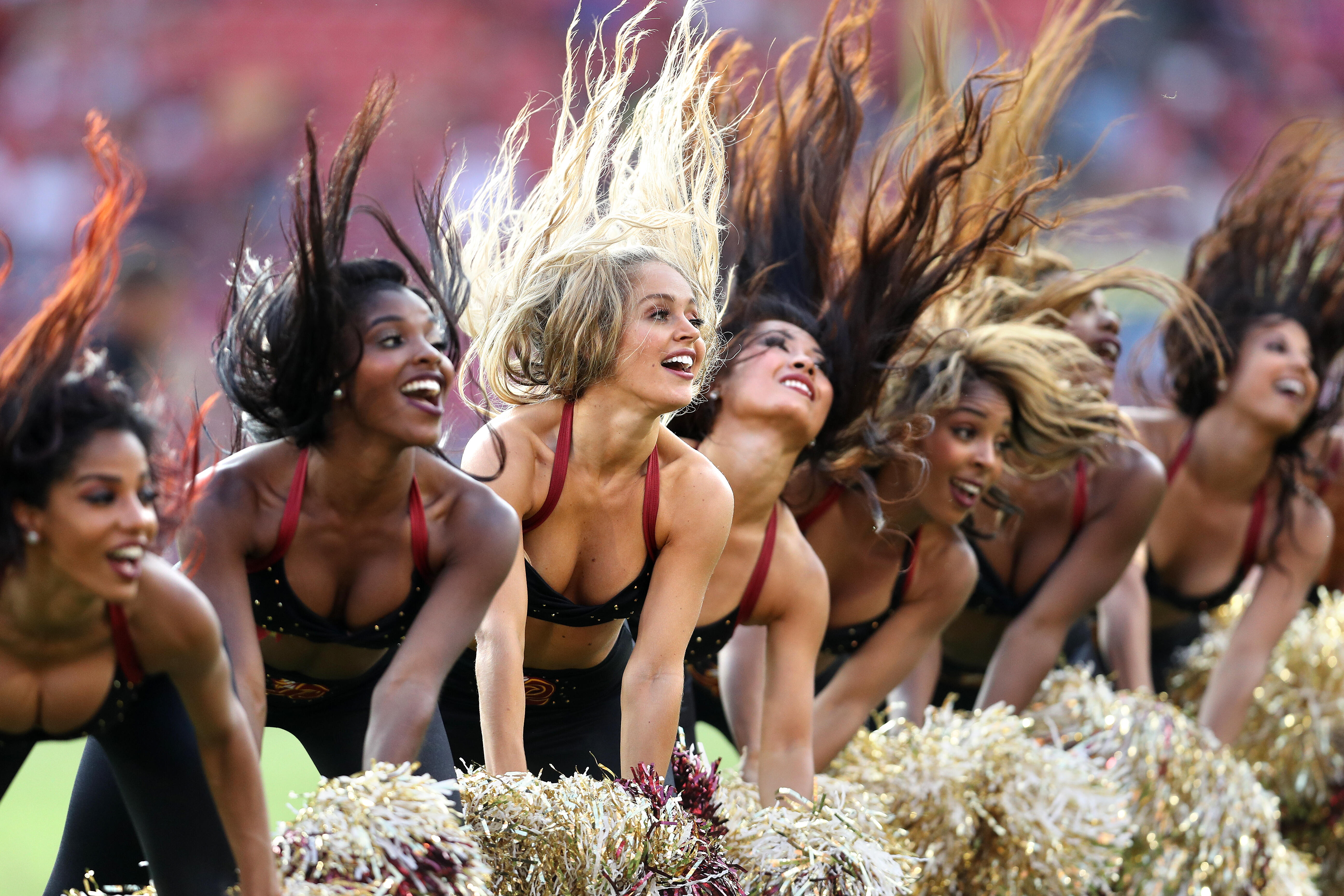 Washington Football Team Replaces Cheerleaders with Co-Ed Dance Team