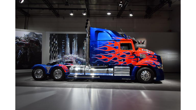 Optimus Prime - Western Star truck transformers