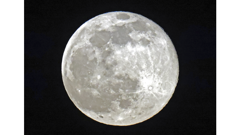 FRANCE-PARIS-WEATHER-FULL MOON