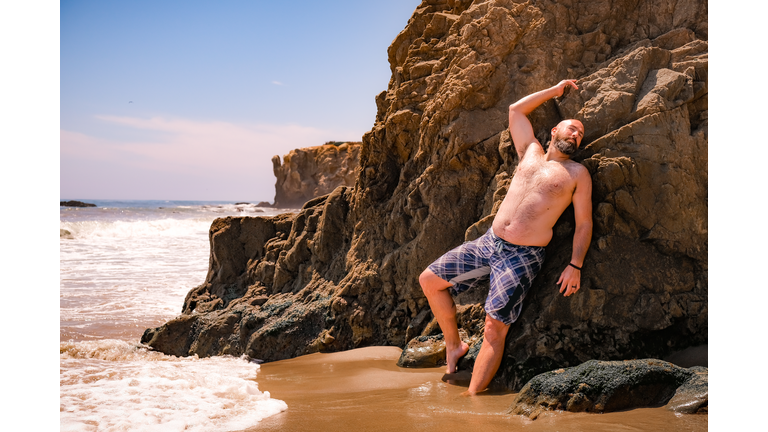 Dad Bod Poses Like an Influencer