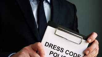 Women get kicked off flight because of dress code.