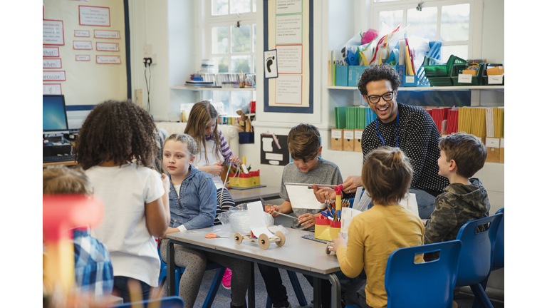 Building in Elementary Class with their Teacher