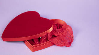 These Are The WORST Valentine's Day Gifts To Give! What To Gift Instead!