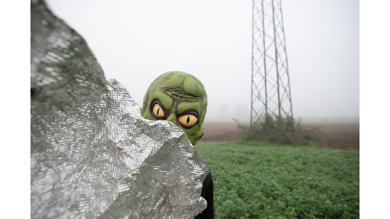 Alien hiding behind an alien objest