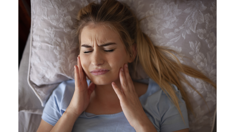 Jaw pain after waking up or sleeping, TMJ Bruxisum, teeth grinding