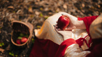 Phone Tap: Snow White From The Streets