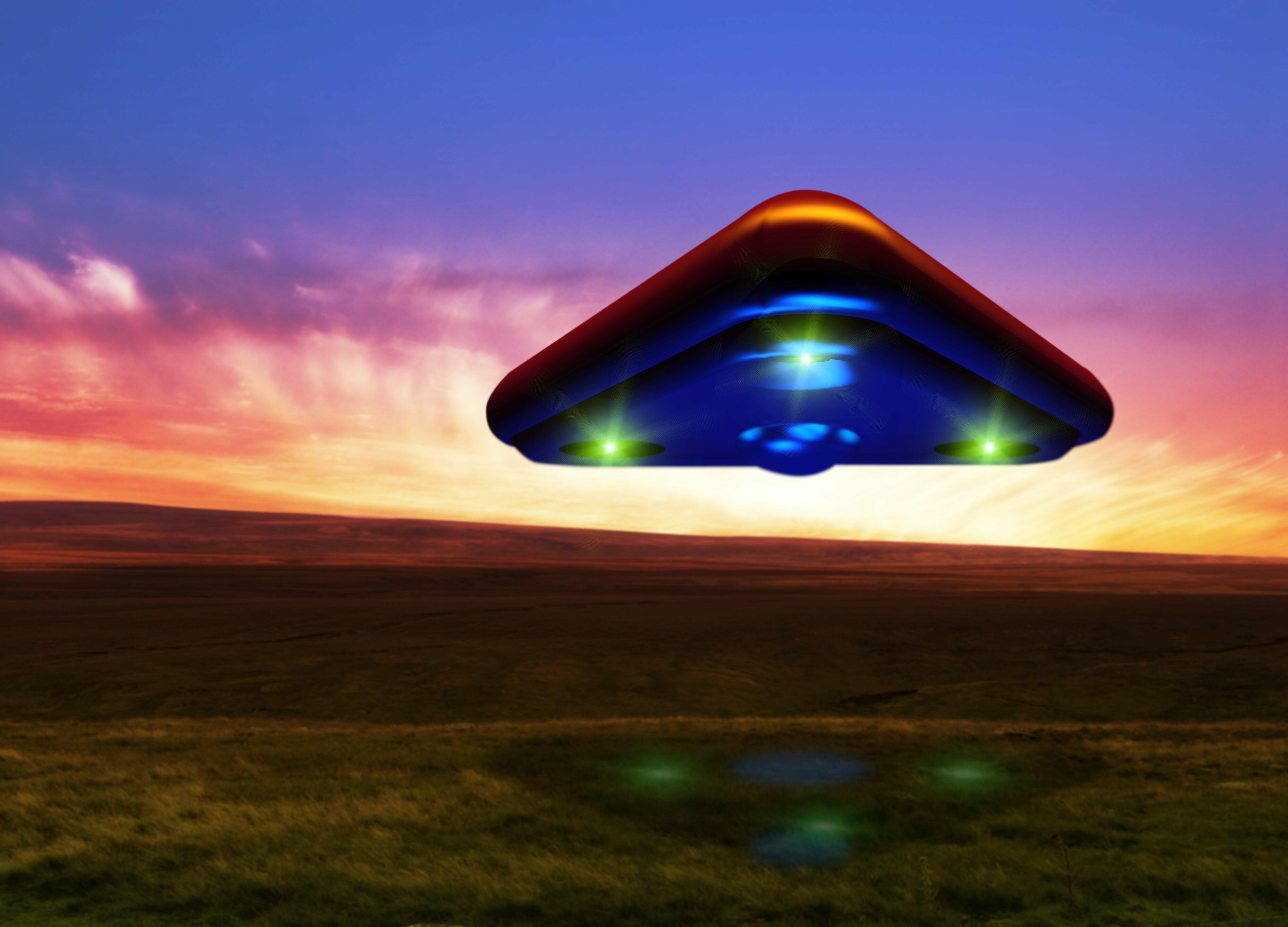 Ufo. Трехзвездный НЛО. Дискообразный НЛО. НЛО треугольной формы. Треугольный корабль НЛО.