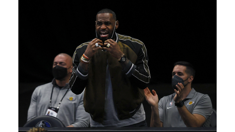 Los Angeles Lakers v Dallas Mavericks