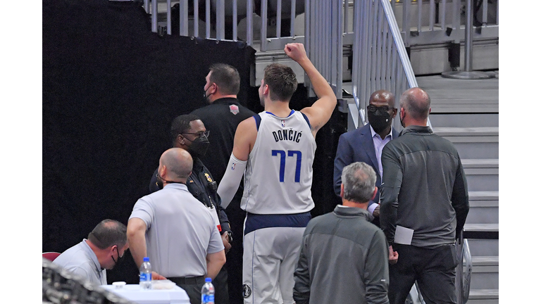 Dallas Mavericks v Cleveland Cavaliers