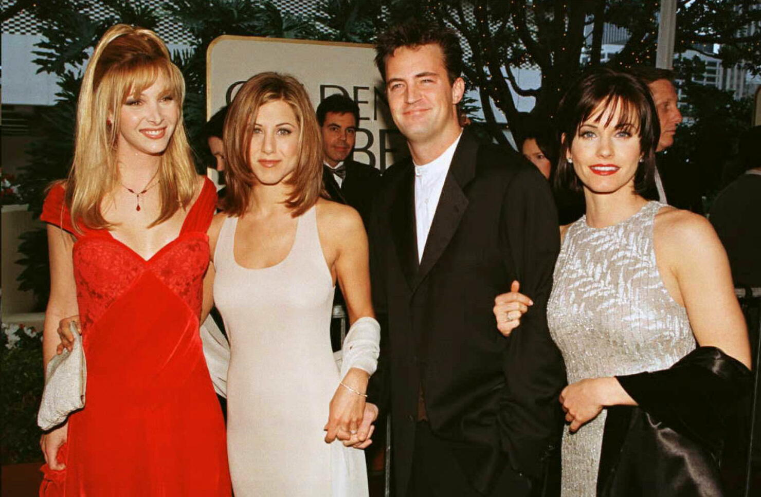 The cast of the hit US TV show "Friends" from L to
