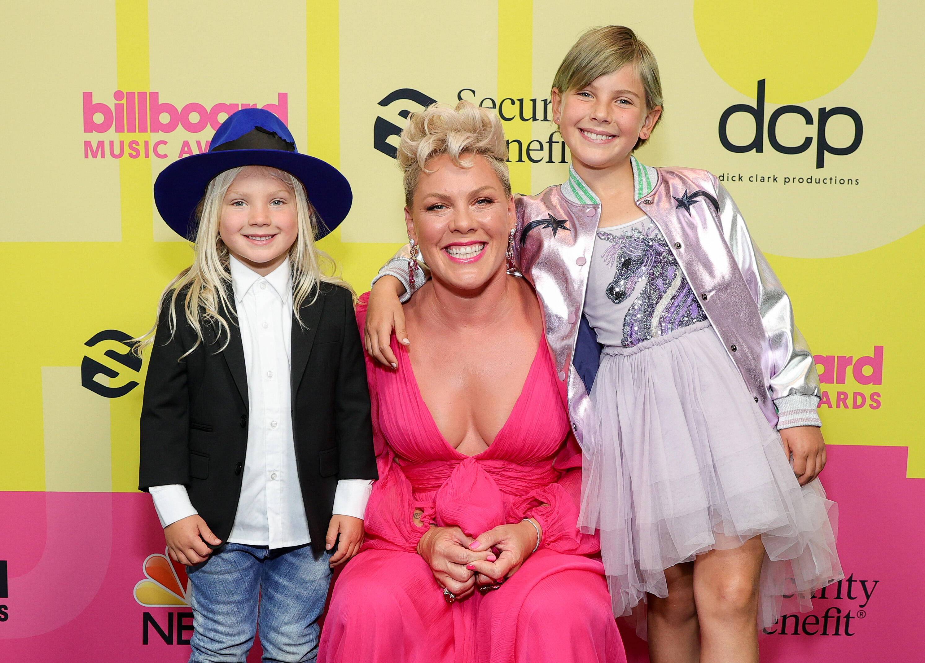 Pink Daughter Willow S Stunning Performance At Billboard Music Awards   60ab93606a8f65aea908ccd2