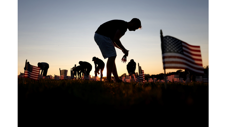 200,000 American Flags Installed On National Mall To Memorialize 200,000 COVID-19 Deaths