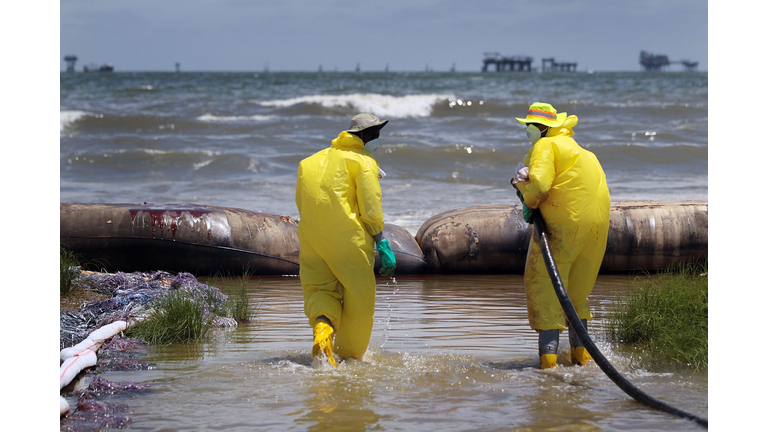 Gulf Coast Battles Continued Spread Of Oil In Its Waters And Coastline