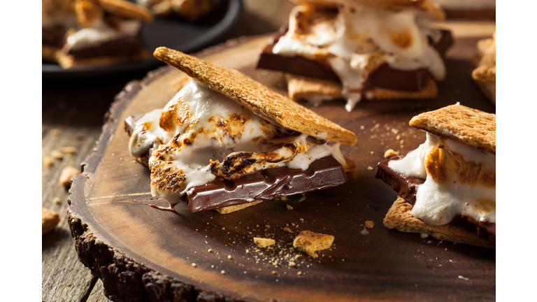 Homemade Gooey Marshmallow S'mores