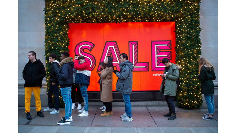 TOPSHOT-BRITAIN-RETAIL-SALES-BOXING DAY