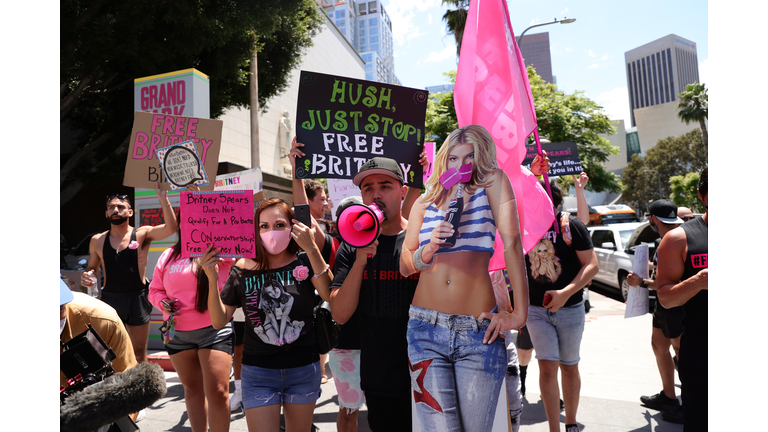 #FreeBritney Rally In Los Angeles During Conservatorship Hearing