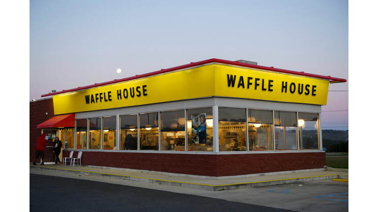 Short Staffed Waffle House, Gets Help from 6 Exhausted Police Officers