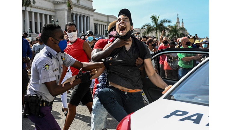 TOPSHOT-CUBA-POLITICS-DEMONSTRATION-DIAZ-CANEL