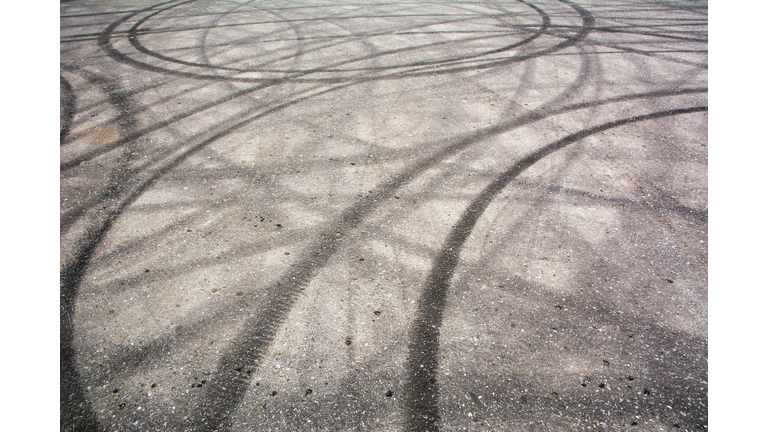 Traces of braking from rubber tyres on cement