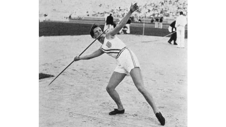 Mildred Didrikson wins gold in1932