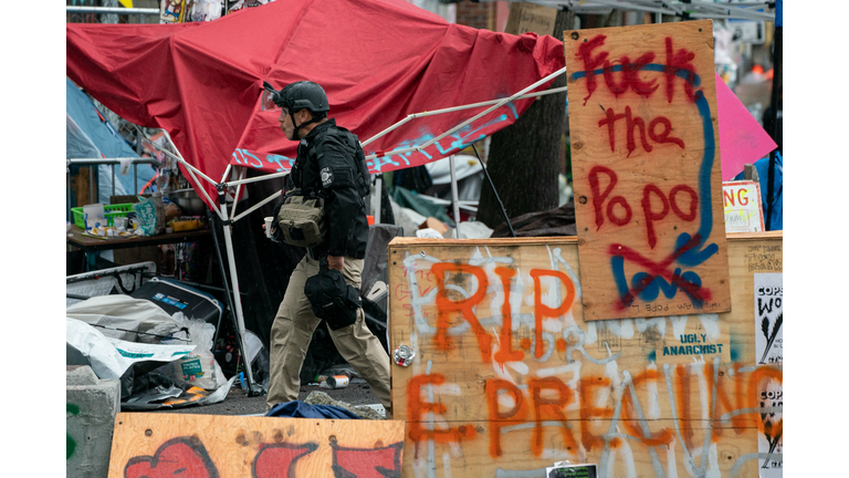 Seattle Police Dismantle Occupied Protest Zone, Arrest Protestors