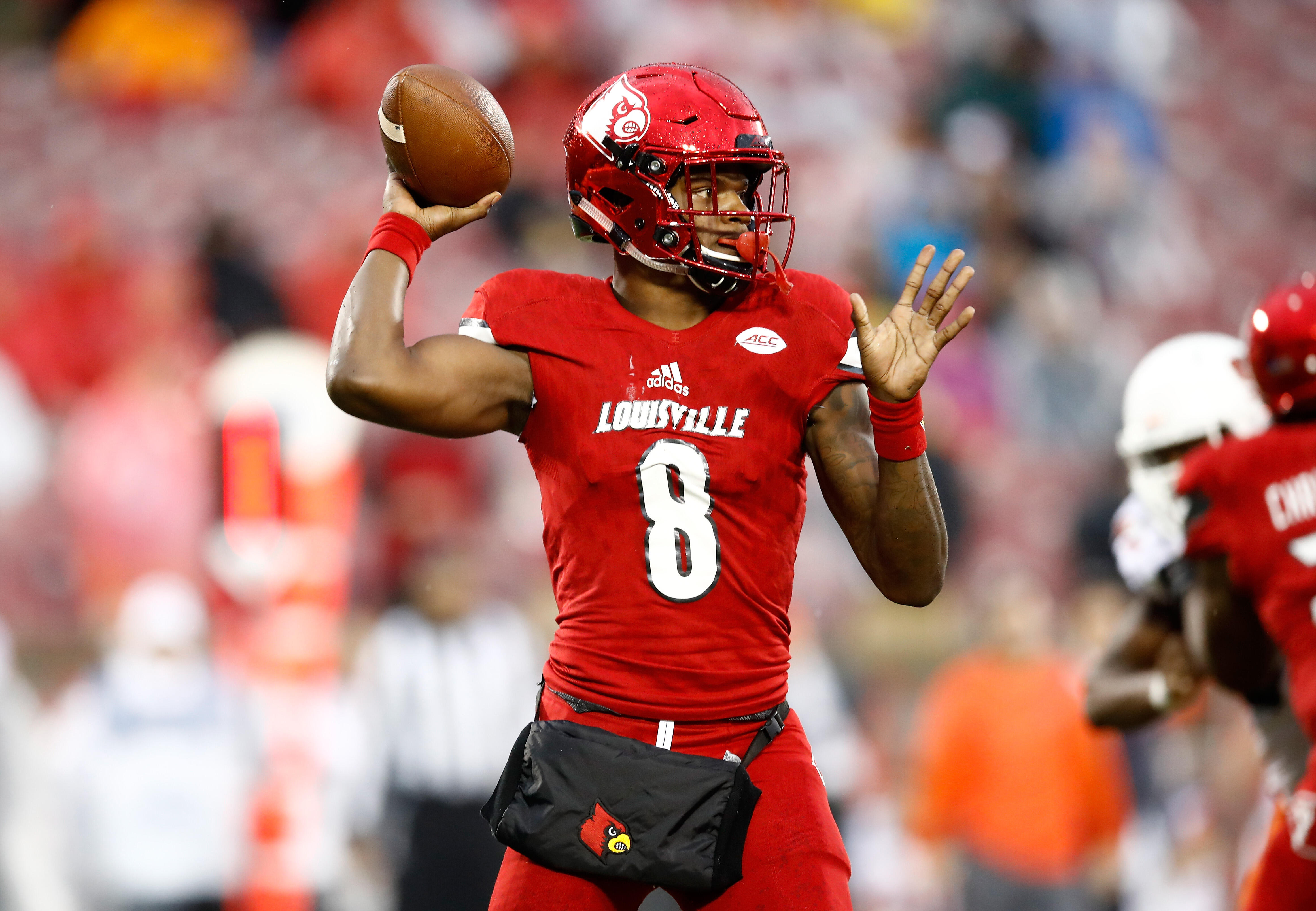 Lamar Jackson brings home UofL's first Heisman Trophy