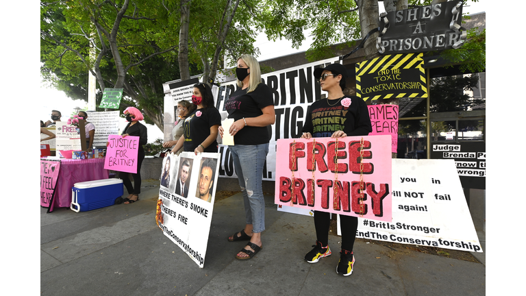 #FreeBritney Protest Outside Los Angeles Courthouse