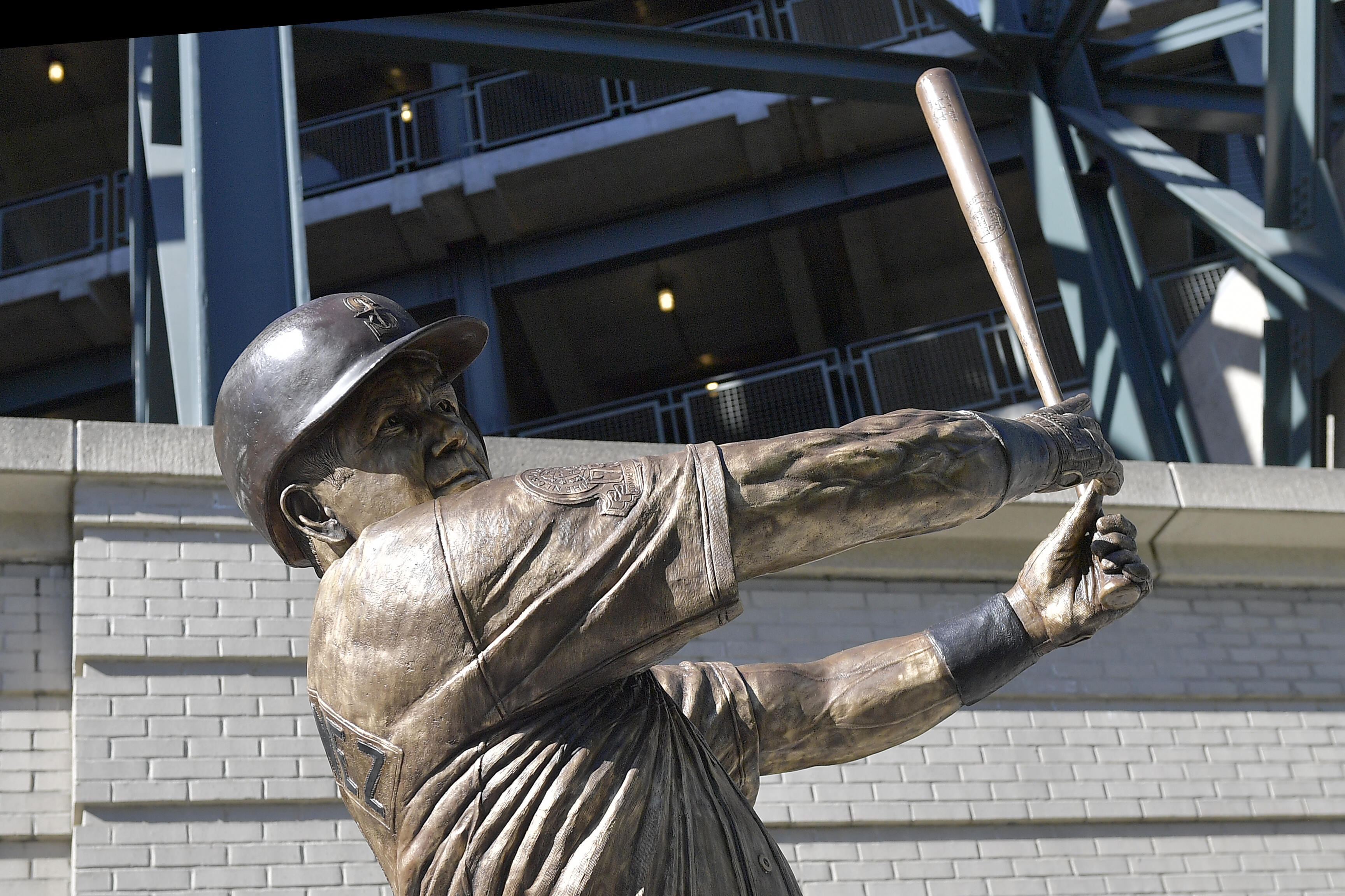 Seattle Mariners Unveil Statue of Edgar Martinez 
