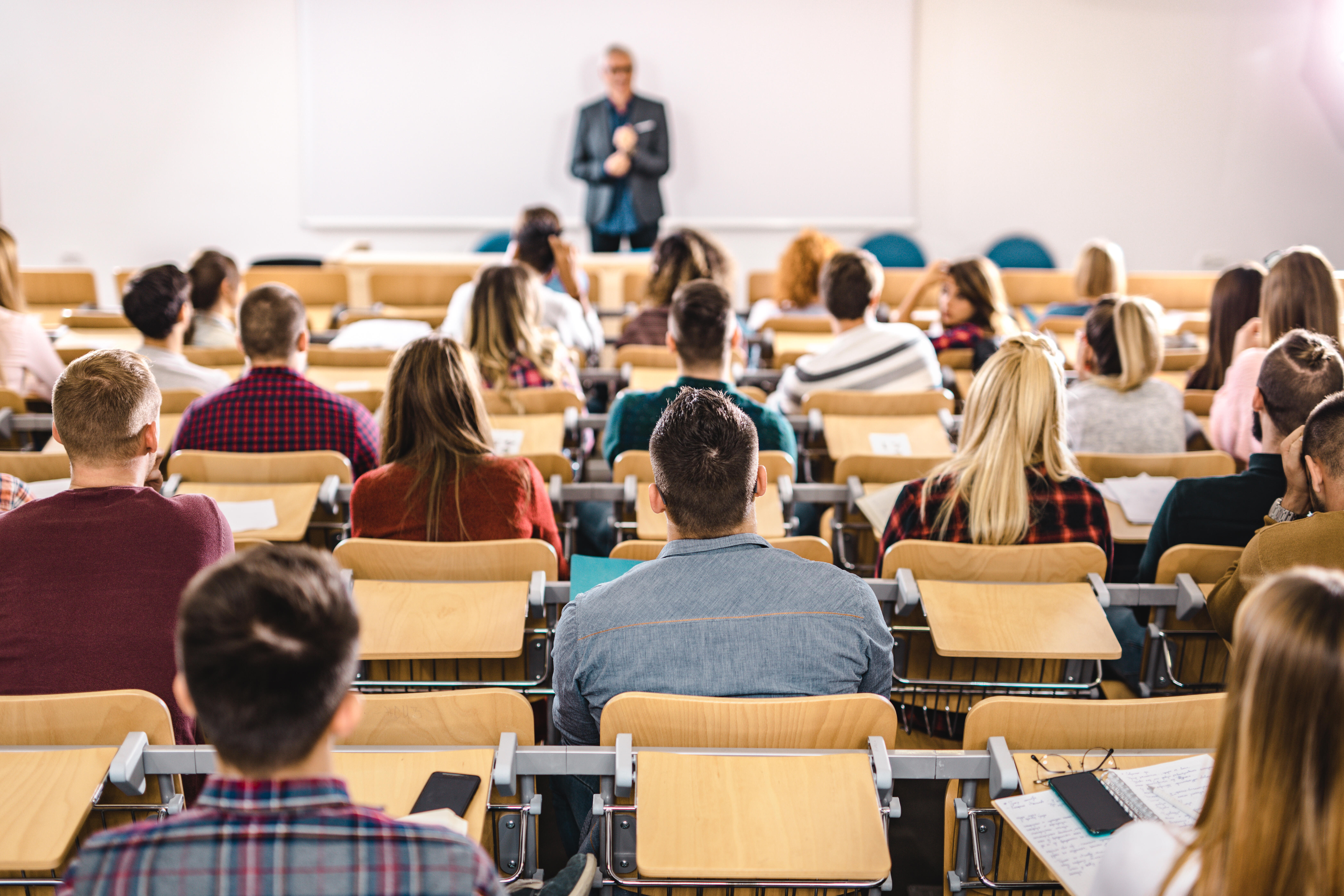 Class com. Высшее учебное заведение. Доска лекция в университете. Класс в университете. Образование дорожает.