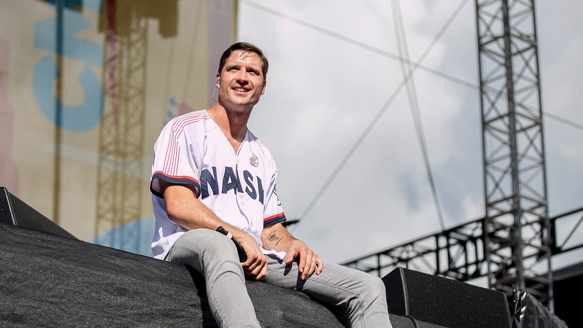 Walker Hayes To Appear In Applebee's Commercials With Viral Song