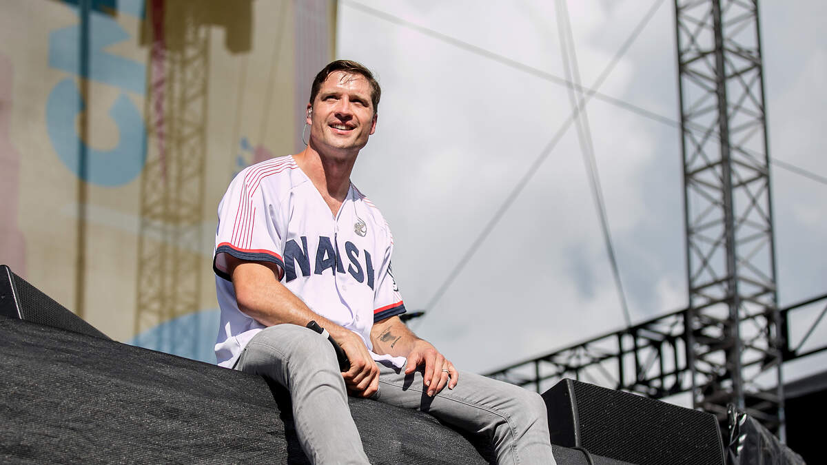 Walker Hayes To Appear In Applebee's Commercials With ...