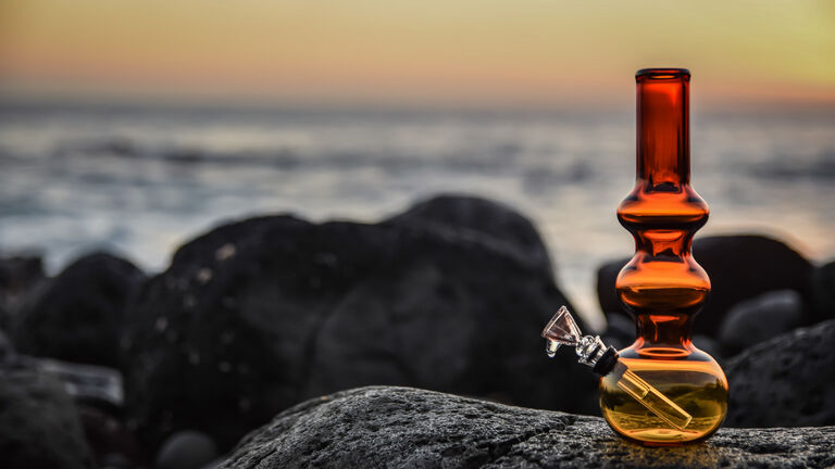 Right side red ocean bong