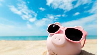 Clark Howard Talks Travel Tips, His ‘20-Cent Rule’ & More On ‘How To Money’