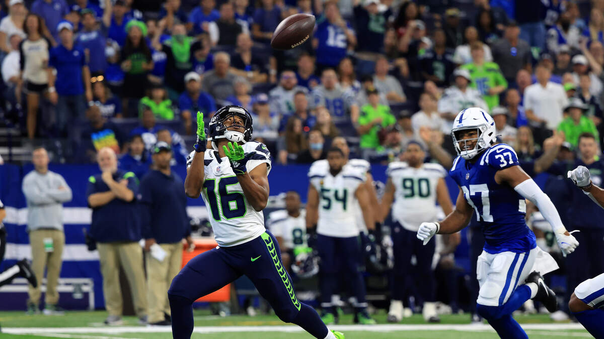 Seahawks' new offense dazzles while defense stifles Colts in 28-16 win