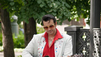 Warehouse Worker Quits Job Of 15 Years To Be Elvis Tribute Singer! (Video) 