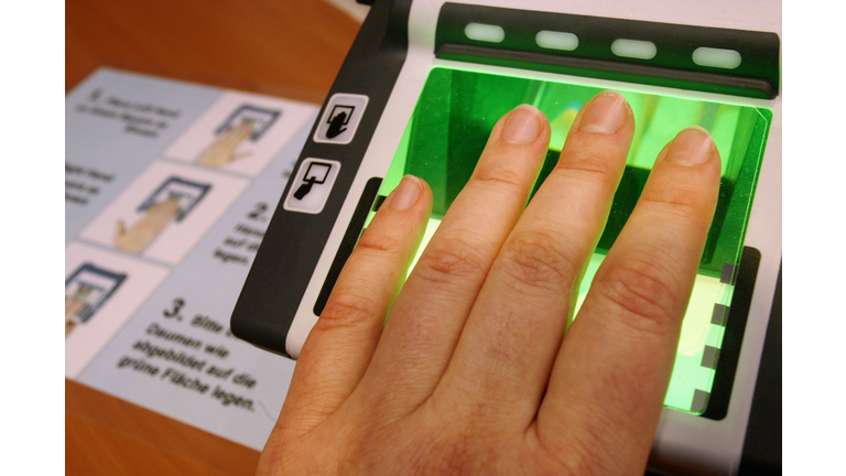 A woman demonstrates the US of a fingerp