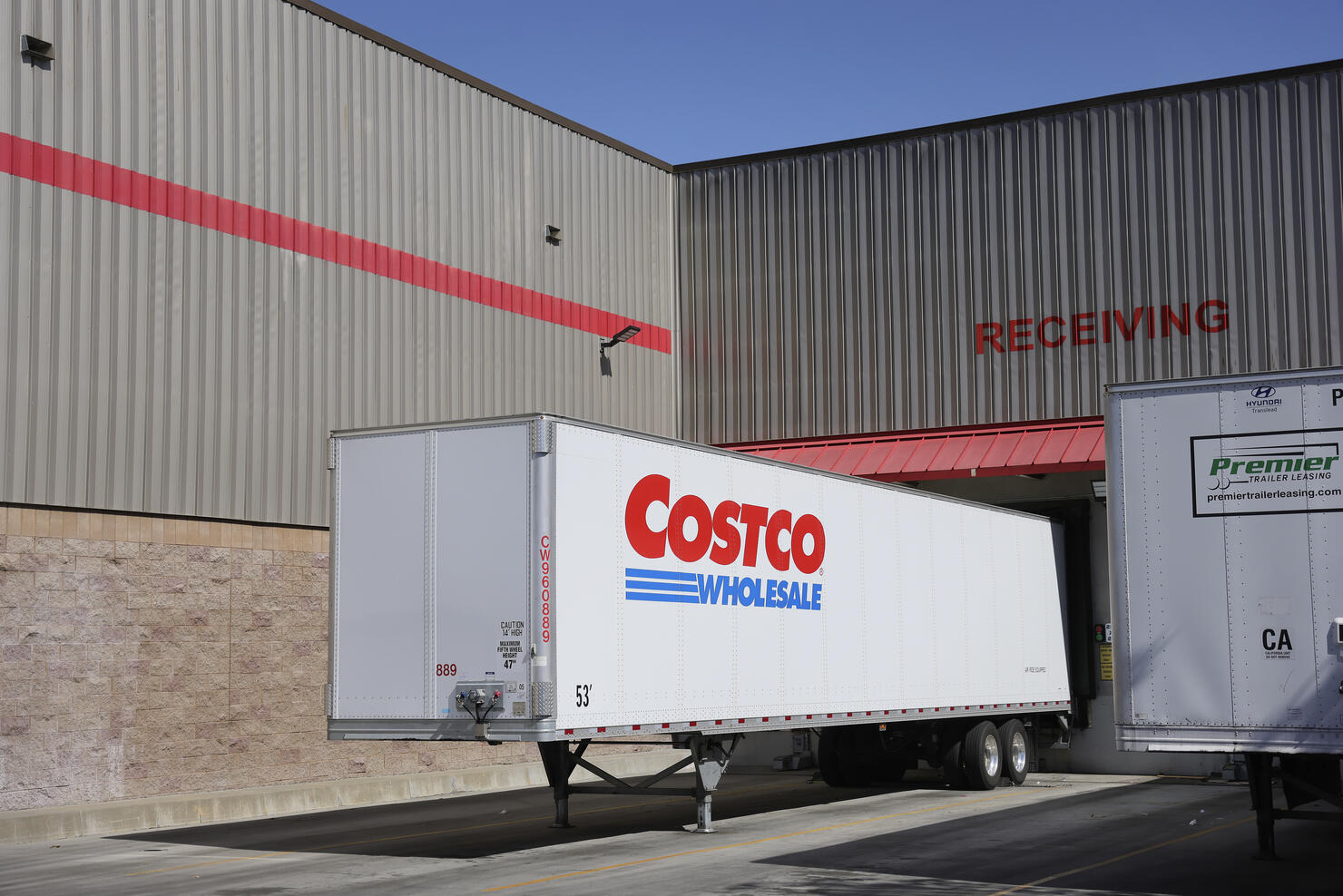 Costco Announces Raising Minimum Wage to $16 An Hour