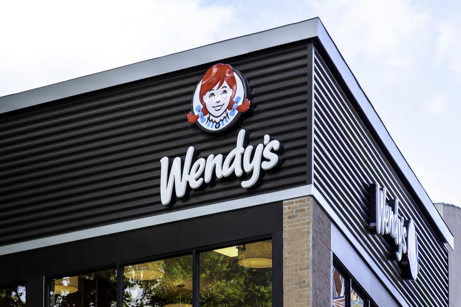 Sign of Wendy's restaurant in Niagara Falls, Ontario, Canada.