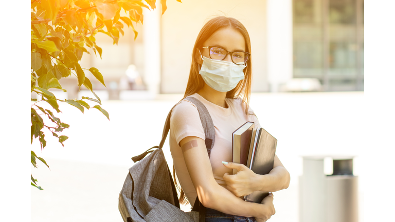 Vaccination covid-19 in schools and colleges, Vaccinated students back to school after coronavirus pandemic over, returning to study after the summer holidays